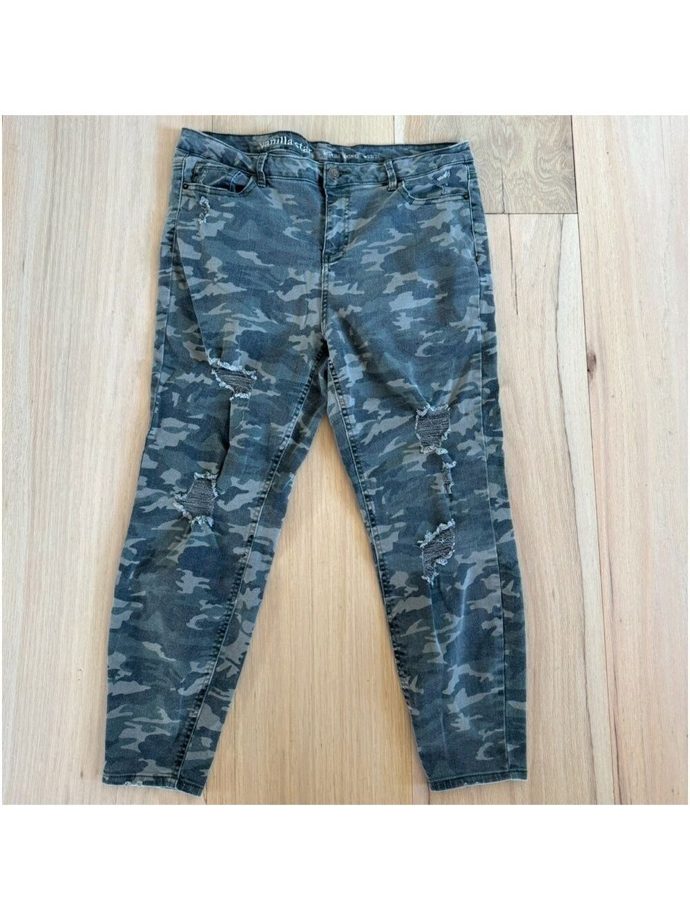 Vanilla Star Mid Rise Skinny Camouflage Distressed Jeans Size 33